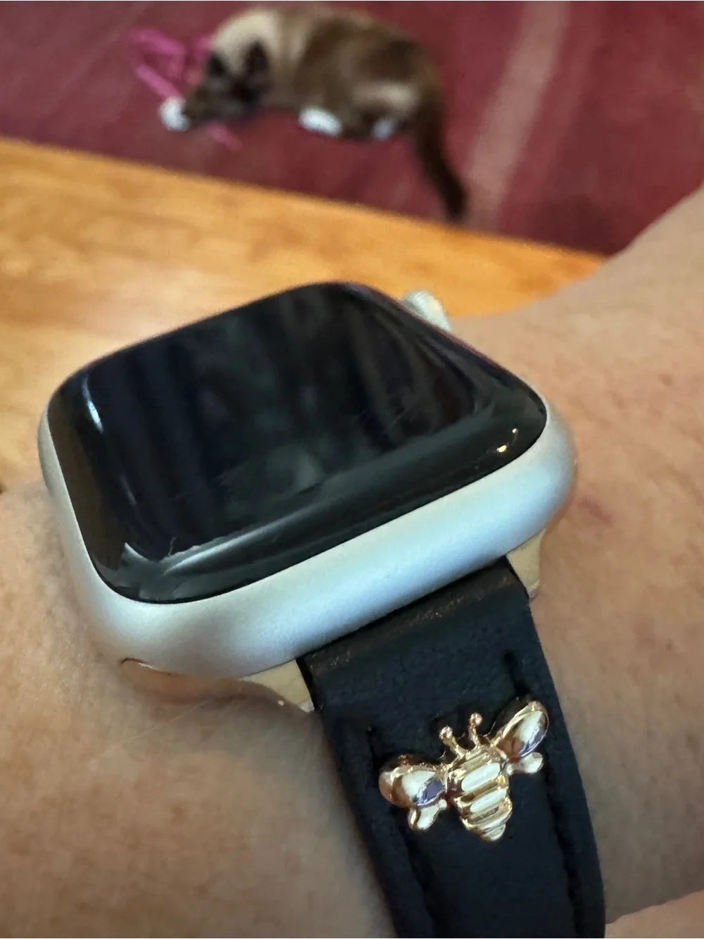 N/A elegant apple